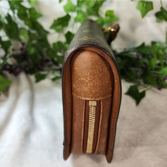 Authentic Louis Vuitton Monogram Orsay Clutch with Dust Bag - Picture 6 of 16